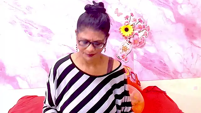 IndianAllure online show from 02-17-26, 05:48