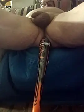 Snapshot of klamper chatting on 12-19-25, 02:57 klamper online show from 12-19-25, 02:57