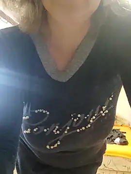 Snapshot of Elza01 chatting on 12-24-24, 07:17 Elza01 online show from 12-24-24, 07:17