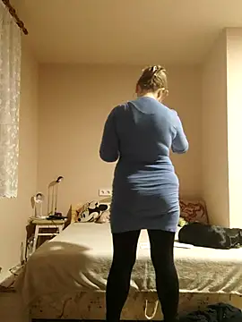 Snapshot of Elza01 chatting on 01-24-25, 06:35 Elza01 online show from 01-24-25, 06:35