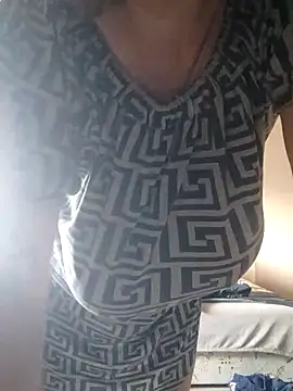 Snapshot of Elza01 chatting on 02-09-25, 06:33 Elza01 online show from 02-09-25, 06:33