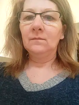 Snapshot of Elza01 chatting on 02-18-25, 06:26 Elza01 online show from 02-18-25, 06:26