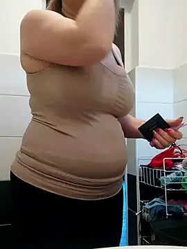 Snapshot of Elza01 chatting on 02-19-25, 06:22 Elza01 online show from 02-19-25, 06:22