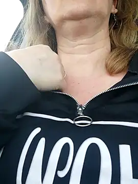 Snapshot of Elza01 chatting on 03-02-25, 06:16 Elza01 online show from 03-02-25, 06:16