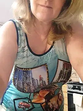 Snapshot of Elza01 chatting on 03-07-25, 10:13 Elza01 online show from 03-07-25, 10:13