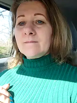 Snapshot of Elza01 chatting on 03-08-25, 09:17 Elza01 online show from 03-08-25, 09:17