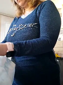 Snapshot of Elza01 chatting on 03-20-25, 07:03 Elza01 online show from 03-20-25, 07:03