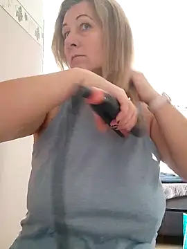 Snapshot of Elza01 chatting on 09-29-25, 06:29 Elza01 online show from 09-29-25, 06:29