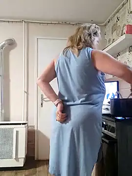 Snapshot of Elza01 chatting on 10-01-25, 05:13 Elza01 online show from 10-01-25, 05:13