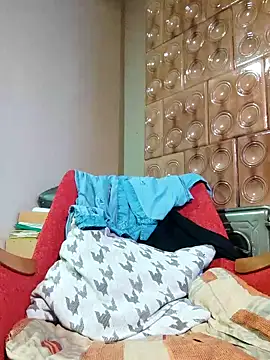 Snapshot of Elza01 chatting on 10-04-25, 05:55 Elza01 online show from 10-04-25, 05:55