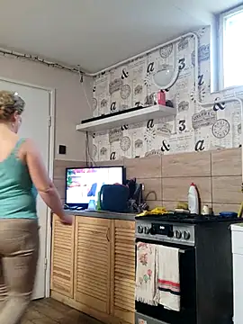 Snapshot of Elza01 chatting on 10-08-25, 05:16 Elza01 online show from 10-08-25, 05:16