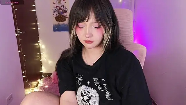 KuroChan420 online show from 12-03-25, 02:08