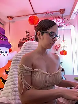 Zoe Bae online show from 10-28-25, 08:44