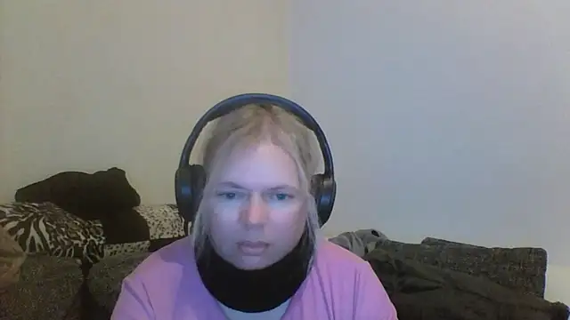 vaneza02 online show from 06-10-26, 07:35