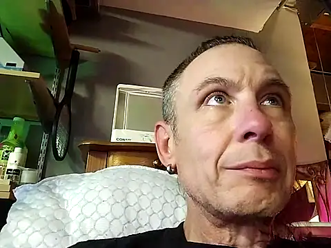 Snapshot of jjdirty6996 chatting on 09-24-25, 11:35 jjdirty6996 online show from 09-24-25, 11:35