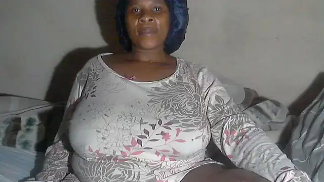 Snapshot of Choco-Coco10 chatting on 10-11-25, 01:16 Choco-Coco10 online show from 10-11-25, 01:16