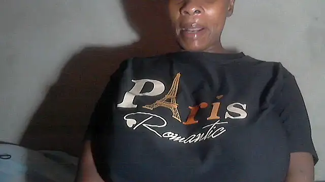 Snapshot of Choco-Coco10 chatting on 10-18-25, 10:05 Choco-Coco10 online show from 10-18-25, 10:05