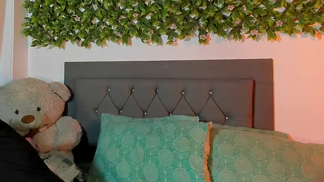 Snapshot of kamii_22 chatting on 09-27-25, 03:06 kamii 22 online show from 09-27-25, 03:06