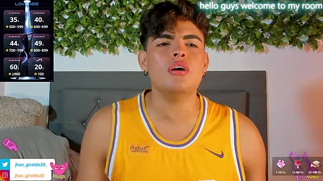 Snapshot of kamii_22 chatting on 10-08-25, 01:53 kamii 22 online show from 10-08-25, 01:53