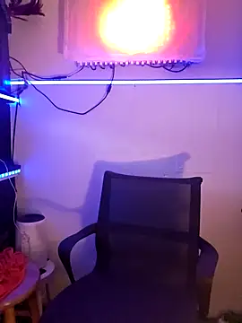 Snapshot of NikiFm chatting on 01-18-25, 06:10 NikiFm online show from 01-18-25, 06:10