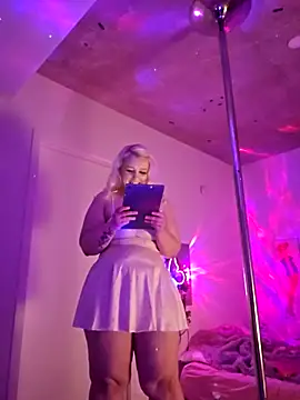 Snapshot of NikiFm chatting on 09-16-25, 10:38 NikiFm online show from 09-16-25, 10:38