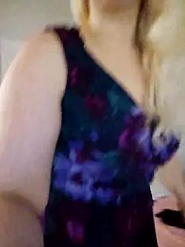 Snapshot of NikiFm chatting on 09-18-25, 02:13 NikiFm online show from 09-18-25, 02:13