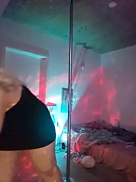 Snapshot of NikiFm chatting on 09-29-25, 01:38 NikiFm online show from 09-29-25, 01:38