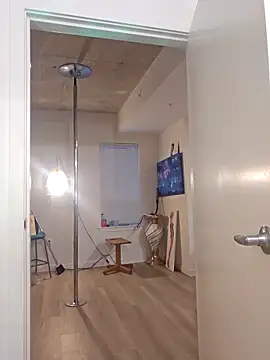 Snapshot of NikiFm chatting on 10-27-25, 03:05 NikiFm online show from 10-27-25, 03:05