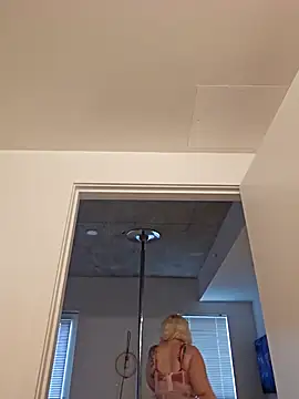 Snapshot of NikiFm chatting on 11-07-25, 09:15 NikiFm online show from 11-07-25, 09:15