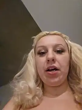 Snapshot of NikiFm chatting on 11-08-25, 10:59 NikiFm online show from 11-08-25, 10:59