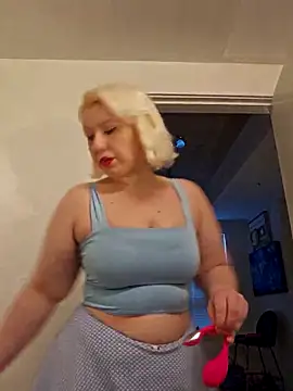 Snapshot of NikiFm chatting on 11-11-25, 06:52 NikiFm online show from 11-11-25, 06:52