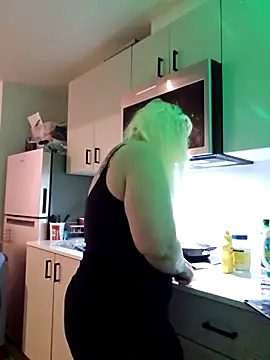 Snapshot of NikiFm chatting on 11-23-25, 05:18 NikiFm online show from 11-23-25, 05:18