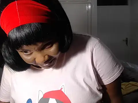 Snapshot of BigButtGodess chatting on 11-18-25, 04:44 BigButtGodess online show from 11-18-25, 04:44