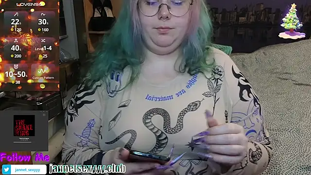 Snapshot of JannetPie chatting on 12-27-24, 04:32 JannetPie online show from 12-27-24, 04:32