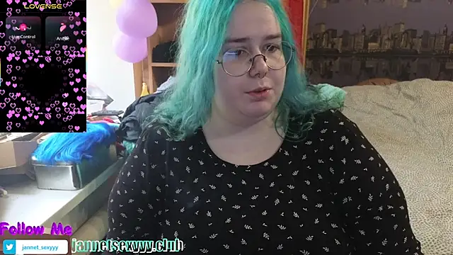 Snapshot of JannetPie chatting on 03-18-25, 02:04 JannetPie online show from 03-18-25, 02:04