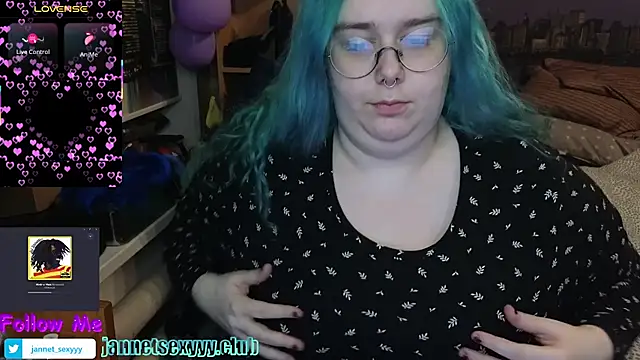 Snapshot of JannetPie chatting on 03-18-25, 08:37 JannetPie online show from 03-18-25, 08:37