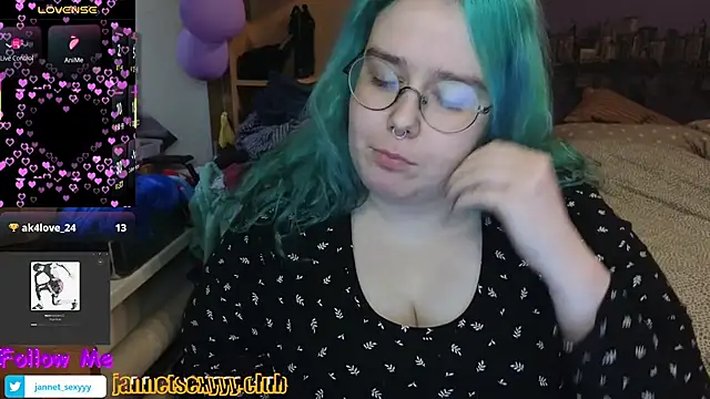 Snapshot of JannetPie chatting on 03-19-25, 04:13 JannetPie online show from 03-19-25, 04:13