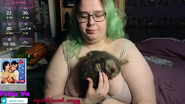 Snapshot of JannetPie chatting on 12-04-25, 07:17 JannetPie online show from 12-04-25, 07:17