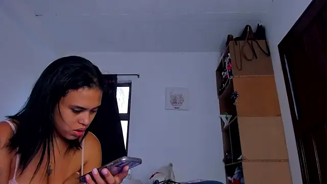 Snapshot of AlondraDiossa03 chatting on 10-29-25, 07:37 AlondraDiossa03 online show from 10-29-25, 07:37