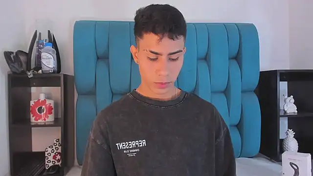 Snapshot of AlanNaughty chatting on 12-31-24, 07:51 AlanNaughty online show from 12-31-24, 07:51