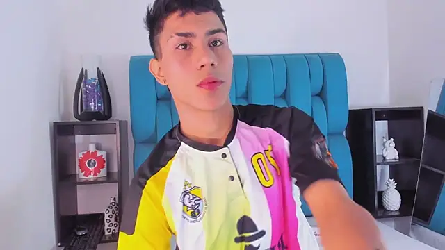 Snapshot of AlanNaughty chatting on 01-05-25, 09:03 AlanNaughty online show from 01-05-25, 09:03