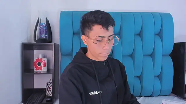 Snapshot of AlanNaughty chatting on 01-08-25, 09:12 AlanNaughty online show from 01-08-25, 09:12