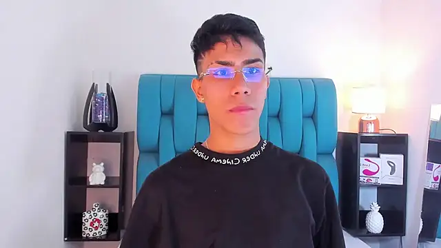 Snapshot of AlanNaughty chatting on 01-21-25, 03:26 AlanNaughty online show from 01-21-25, 03:26