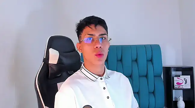 Snapshot of AlanNaughty chatting on 02-02-25, 04:26 AlanNaughty online show from 02-02-25, 04:26