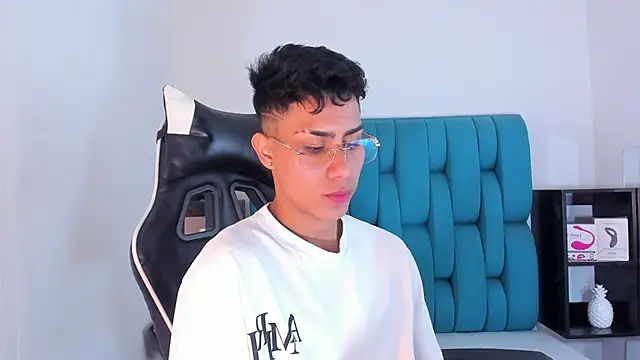 Snapshot of AlanNaughty chatting on 02-09-25, 04:36 AlanNaughty online show from 02-09-25, 04:36