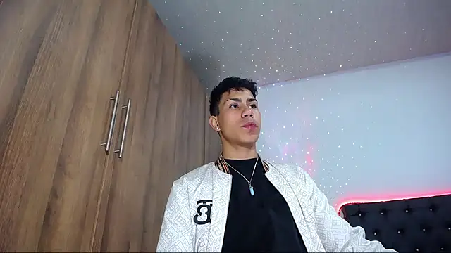 Snapshot of AlanNaughty chatting on 02-18-25, 04:15 AlanNaughty online show from 02-18-25, 04:15