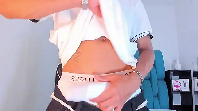 Snapshot of AlanNaughty chatting on 03-08-25, 08:14 AlanNaughty online show from 03-08-25, 08:14