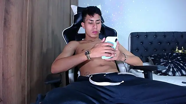 Snapshot of AlanNaughty chatting on 03-15-25, 12:04 AlanNaughty online show from 03-15-25, 12:04