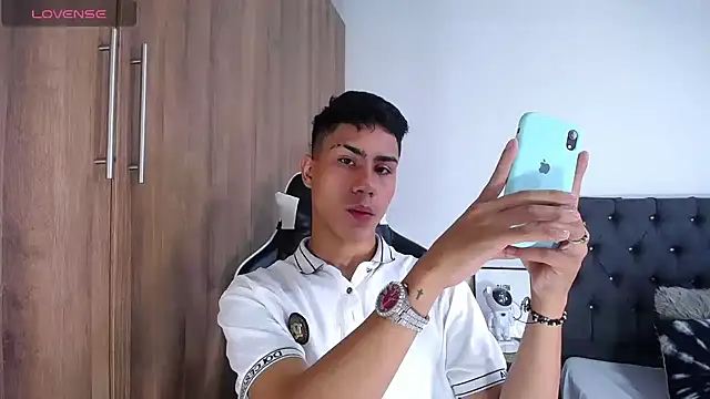 Snapshot of AlanNaughty chatting on 03-21-25, 09:12 AlanNaughty online show from 03-21-25, 09:12