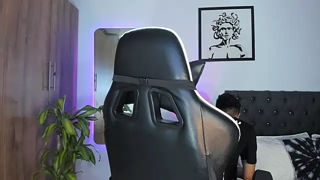 AlanNaughty online show from 12-21-25, 11:12